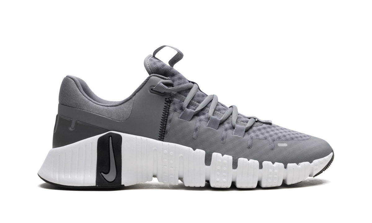 Nike Free Metcon 5 Sneakers – Grey & White