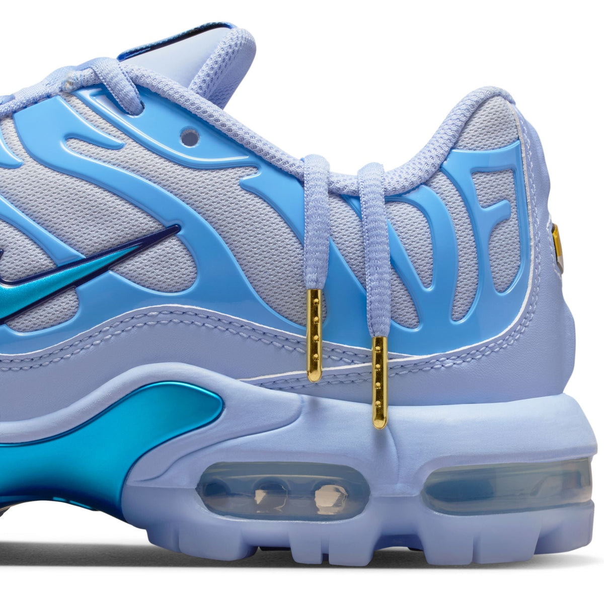 Nike Air Max Plus Sneakers – Light Blue & Aqua